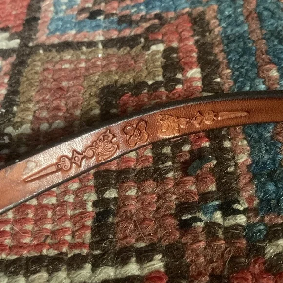 Cute vintage leather skinny belt - Picture 2 of 4